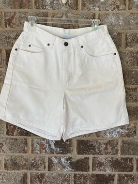 NWT - Liz Claiborne Classic Fit Women's Shorts size 8
